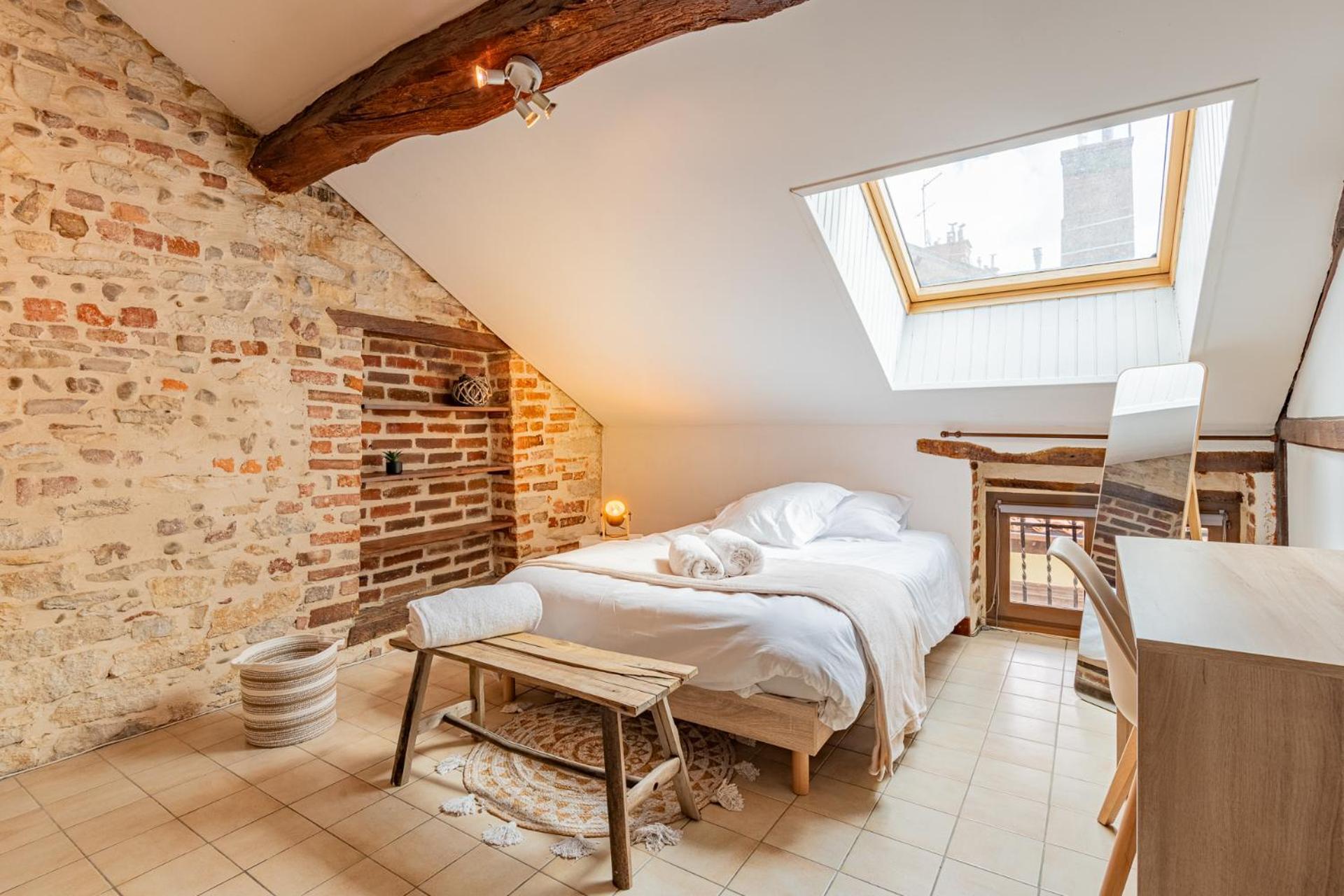 Plongez Dans L'histoire Du Centre-ville - Le Refuge Medieval - 3 Etoiles Appartement